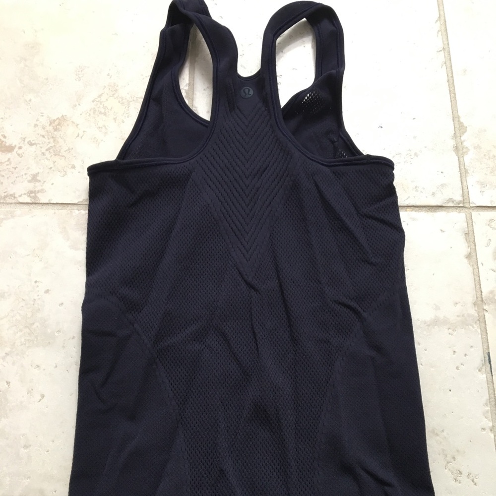 MD sale or donating! Lululemon navy workout NWOT
